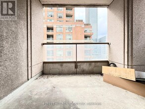 909-60909 Bay St. in Toronto, ON - Building Photo - Building Photo