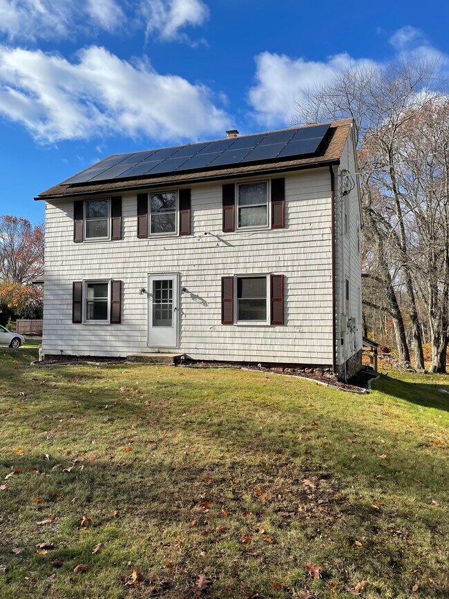 683 Camp St in Bristol, CT - Building Photo - Building Photo