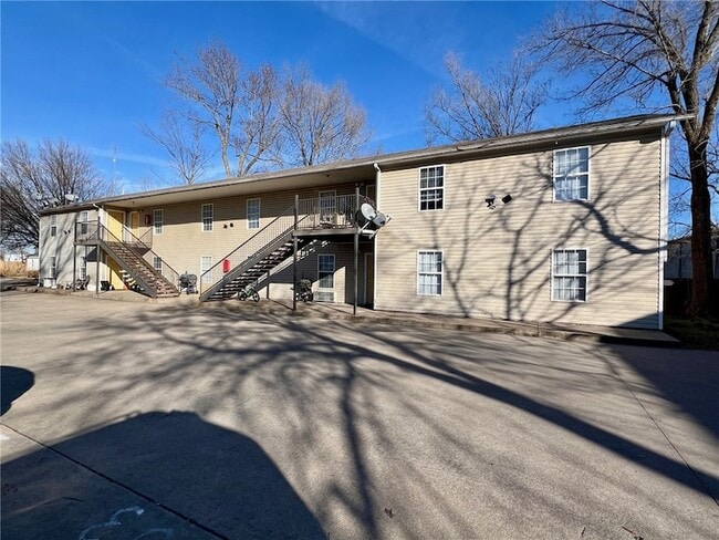 405 Sisters Ave, Unit 102 in Springdale, AR - Foto de edificio - Building Photo