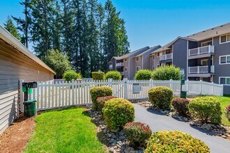 Black Lake Apartments in Olympia, WA - Foto de edificio - Building Photo