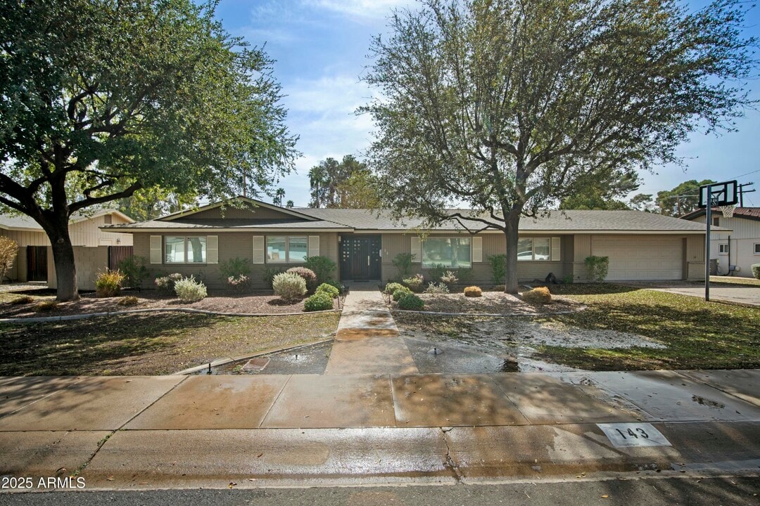 143 E Winter Dr in Phoenix, AZ - Building Photo