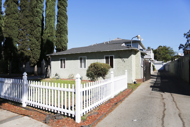 14721 Sylvan St in Van Nuys, CA - Building Photo - Building Photo