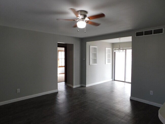 2925 E Pawnee St in Wichita, KS - Building Photo - Building Photo