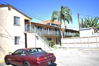 Zoe Seville Apartments in Huntington Park, CA - Building Photo - Building Photo