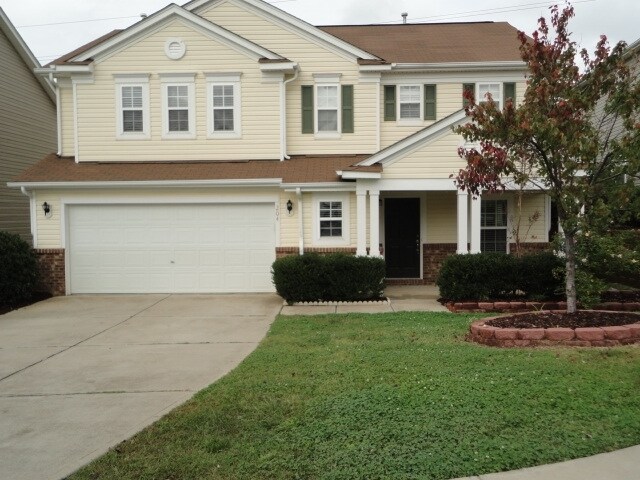 204 Edgecroft Way in Fuquay Varina, NC - Building Photo