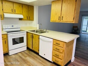 1604 University Ln in Cocoa, FL - Building Photo - Building Photo