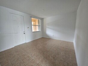 1005 NE 42nd Ave in Homestead, FL - Foto de edificio - Building Photo
