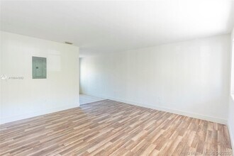 526 NE 69th St-Unit -1 in Miami, FL - Building Photo - Building Photo