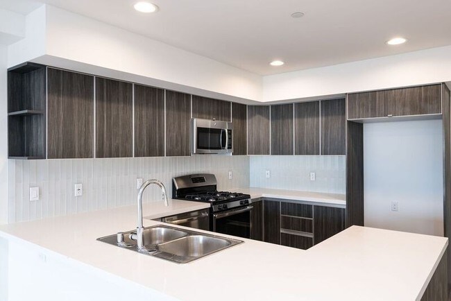 748 Wilcox Ave in Los Angeles, CA - Foto de edificio - Building Photo