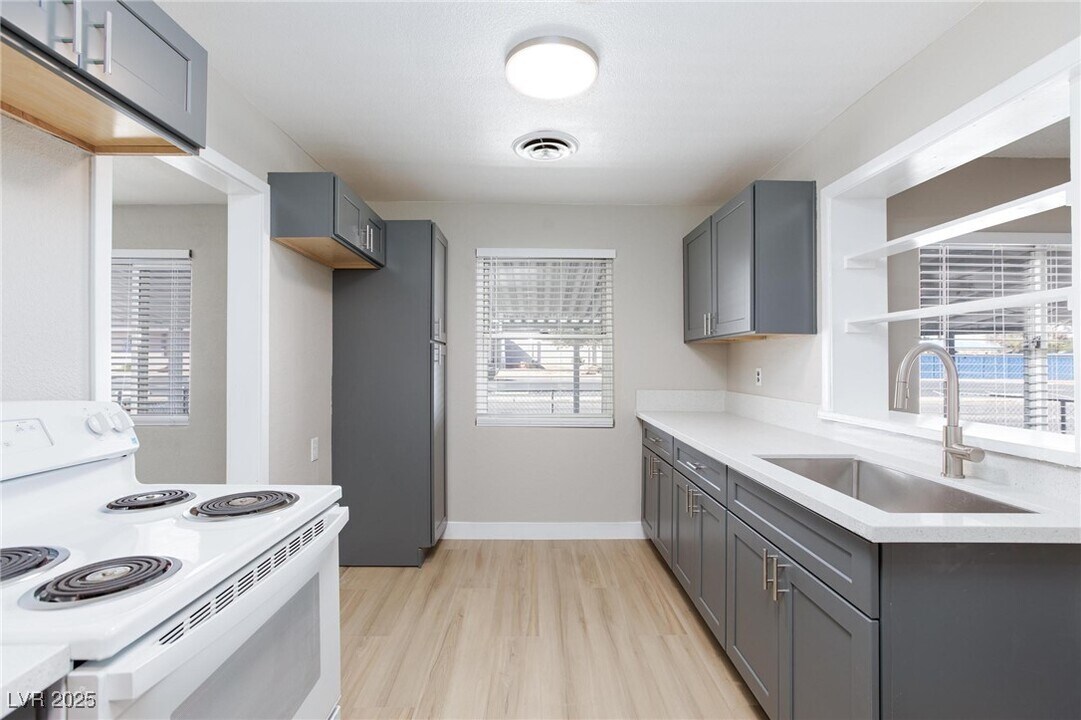 1300 E Nelson Ave in North Las Vegas, NV - Building Photo