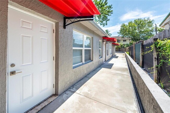 628 NE 8th Ave in Fort Lauderdale, FL - Building Photo - Building Photo