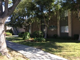 931 N Highland St in Orange, CA - Building Photo