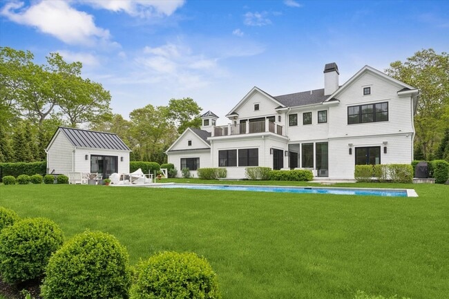 property at 28 Georgica Woods Ln