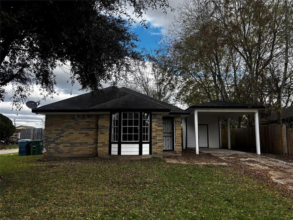 15103 Kennedy Oaks St in Houston, TX - Building Photo