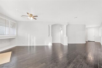 1405 San Juan Hills Dr, Unit 203 in Las Vegas, NV - Building Photo - Building Photo