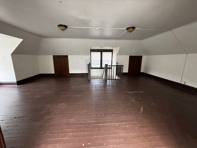 127 W Poplar St in Grove City, PA - Building Photo - Building Photo