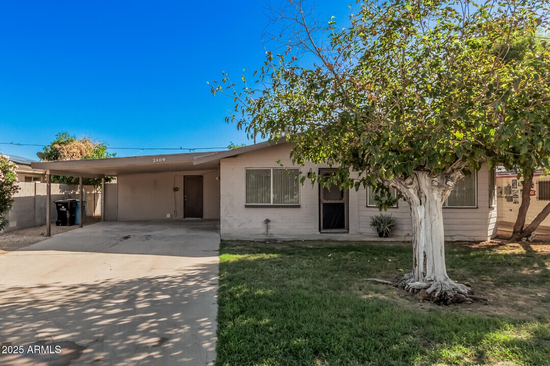 2409 W Cortez Ave in Phoenix, AZ - Foto de edificio