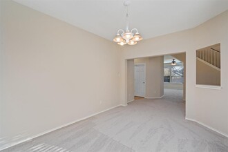 11117 Los Comancheros Rd in Austin, TX - Building Photo - Building Photo
