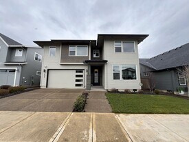 4023 SE 77th Ave in Hillsboro, OR - Building Photo