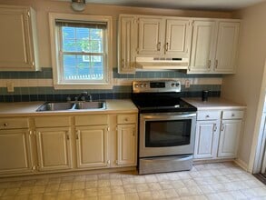 538 High St in Bath, ME - Building Photo - Building Photo