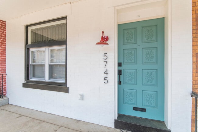 5745 Hunter St in Philadelphia, PA - Building Photo - Building Photo