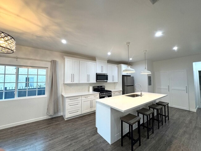 1659 E 61st St in Los Angeles, CA - Building Photo - Building Photo