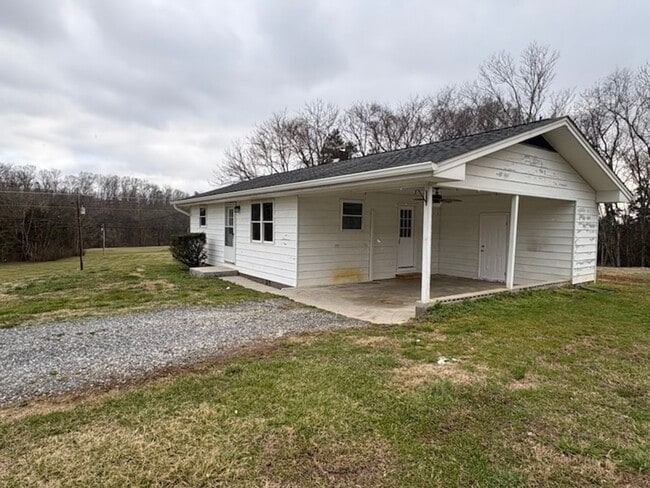 703 White Rd in Dandridge, TN - Building Photo - Building Photo