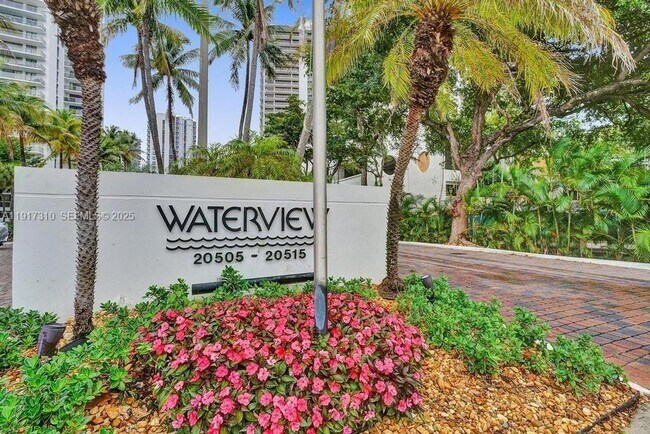 20505 E Country Club Dr in Aventura, FL - Building Photo - Building Photo