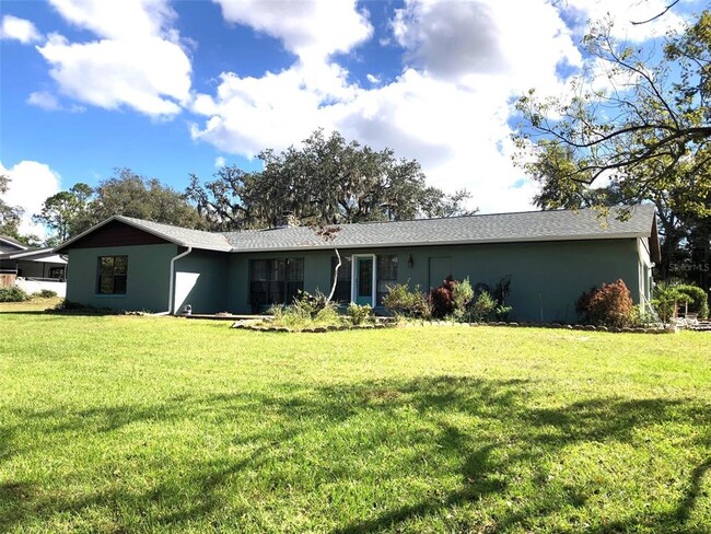 402 W Crystal Dr in Sanford, FL - Building Photo - Building Photo