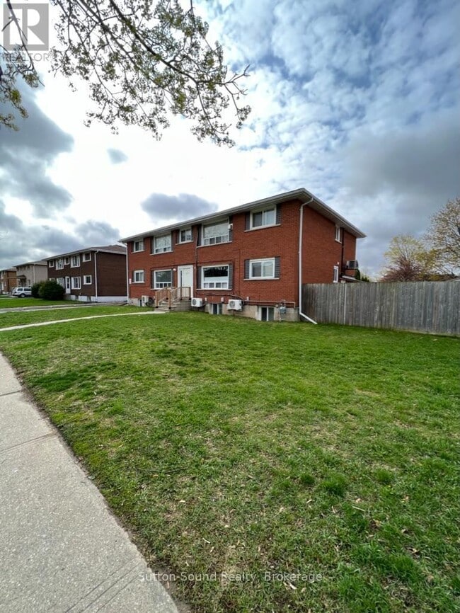 619 Grey St in Brantford, ON - Building Photo - Building Photo