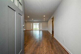 6810 Northampton Way in Houston, TX - Foto de edificio - Building Photo