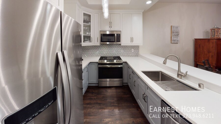 3480 Barham Blvd in Los Angeles, CA - Building Photo