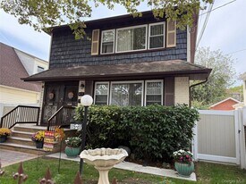 115-22 145th St in Queens, NY - Building Photo