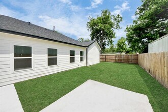 701 E Canino Rd-Unit -C in Houston, TX - Building Photo - Building Photo