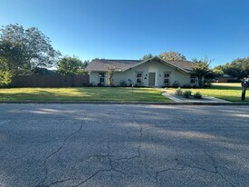 104 Kingswood Dr in Greenville, TX - Building Photo