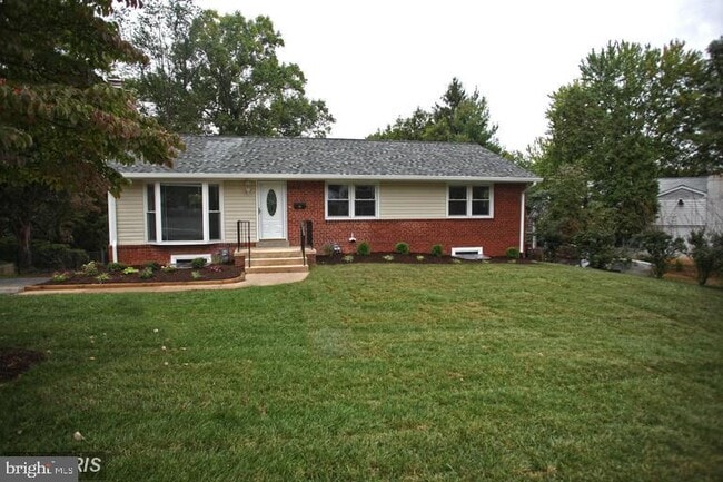 property at 1318 Mayflower Dr