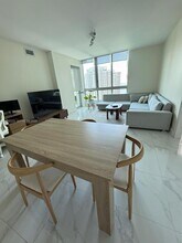 300 Biscayne Blvd in Miami, FL - Foto de edificio - Building Photo