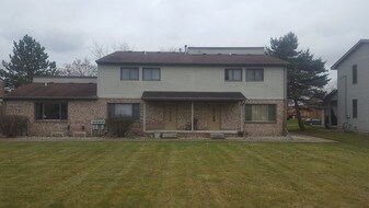 3915 Todd St, Unit 3915 in Midland, MI - Building Photo