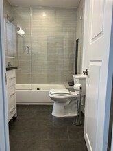 21523 Dumetz Rd in Woodland Hills, CA - Building Photo - Building Photo