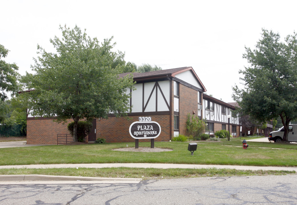 Plaza Apartments in Canton, OH - Building Photo