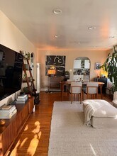 957 N Avenue 49 in Los Angeles, CA - Foto de edificio - Building Photo