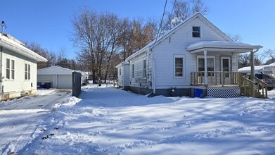2914 Sewell St in Rockford, IL - Building Photo - Building Photo