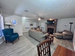 219 Lakeside Dr in Kemah, TX - Building Photo - Building Photo