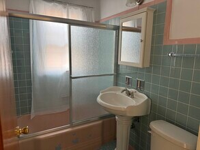 5746 N Kimball Ave in Chicago, IL - Foto de edificio - Building Photo