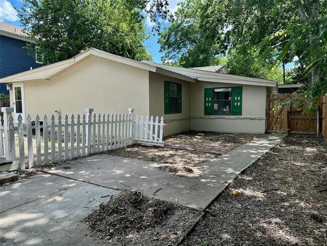 1404 Forest St in Georgetown, TX - Building Photo - Building Photo