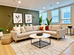 335 W 2nd St, Unit 1 in Boston, MA - Building Photo - Building Photo