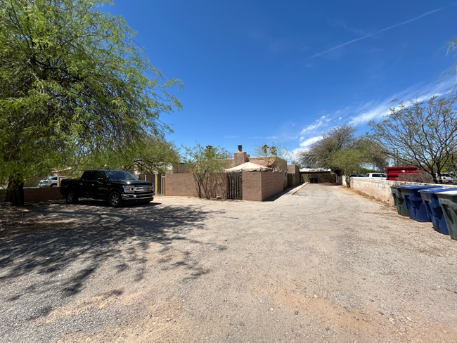 property at 2337 N Dodge Blvd