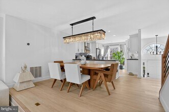 11433 Heritage Oak Ct in Reston, VA - Building Photo - Building Photo