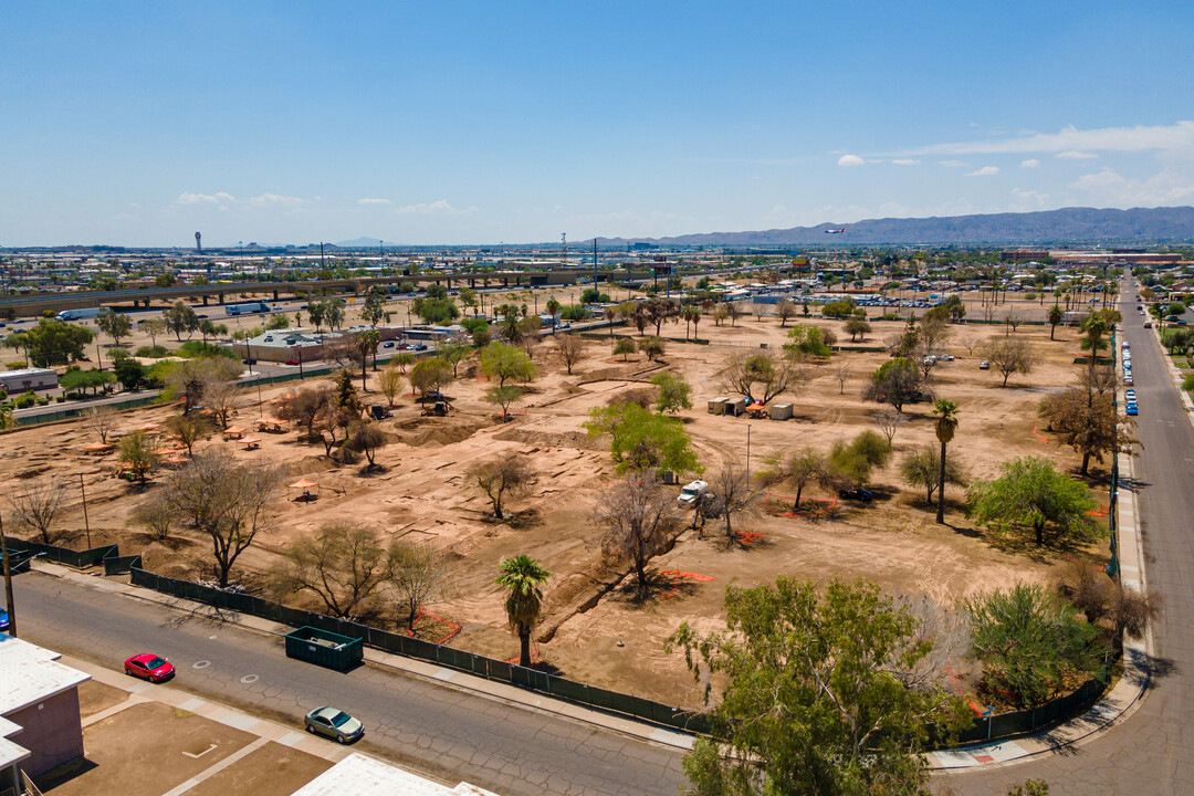 Harmony at the Park in Phoenix, AZ - Building Photo