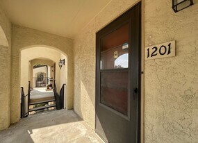 8702 Village Dr in San Antonio, TX - Building Photo
